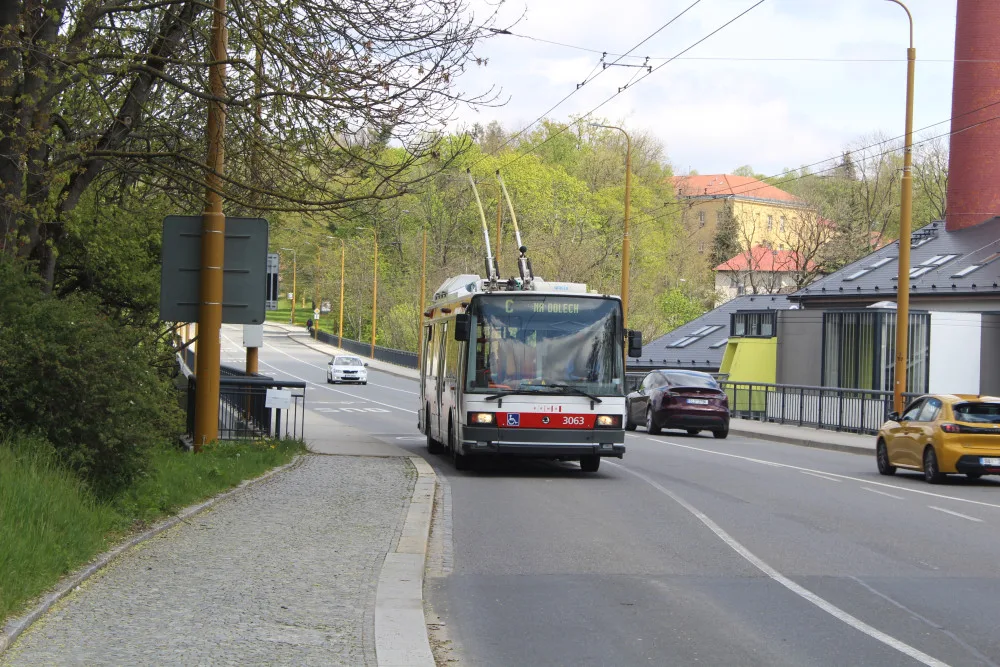V Jihlavě jezdí už 25 let bezbariérové trolejbusy. V neděli to oslavili tematickými retrojízdami