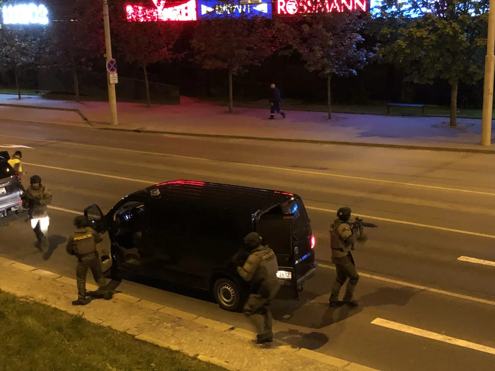 VIDEO: Noční střelba a dva útočníci v Cityparku. Událost v Jihlavě, která prověřila záchranné složky z Vysočiny