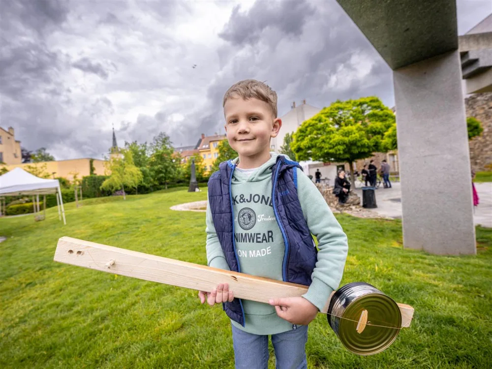 Banjo ze starého rendíku nebo píšťalka z mrkve. Hudební hřiště návštěvníky bavilo