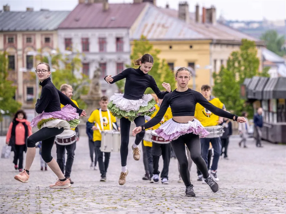 Banjo ze starého rendíku nebo píšťalka z mrkve. Hudební hřiště návštěvníky bavilo