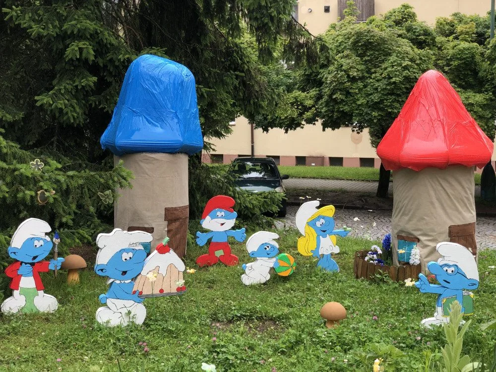 VIDEO: Jihlavský Palouček znovu baví děti i dospělé. Vyrostla tady šmoulí vesnice, zmizí až v září
