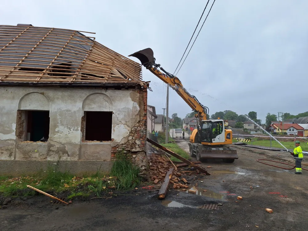 Nepřehledná křižovatka v Pohledu bude minulostí. Kvůli úpravám šel k zemi dům z osmnáctého století. Foto: poskytlo ŘSD