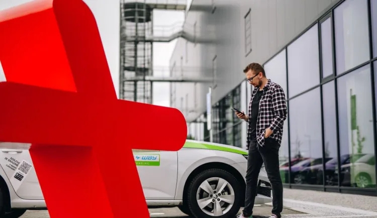 Louda Auto otevřel v Poděbradech největší autosalon předváděcích, zánovních a ojetých vozů v Evropě