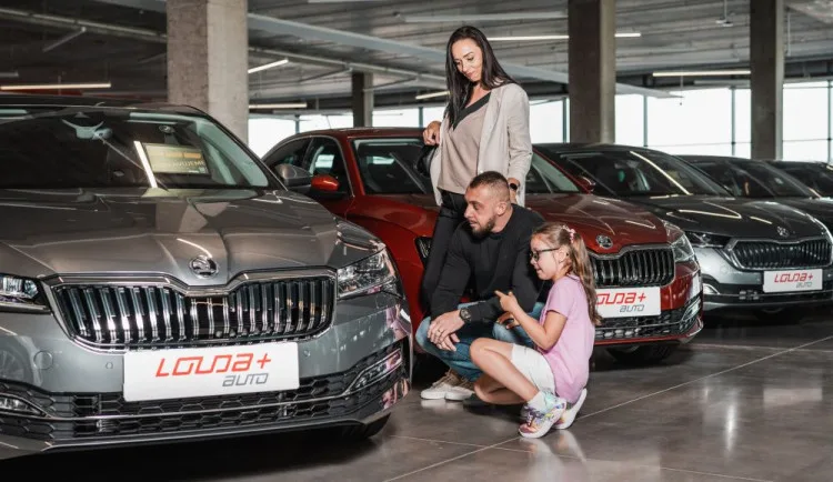Louda Auto otevřel v Poděbradech největší autosalon předváděcích, zánovních a ojetých vozů v Evropě