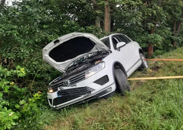 Řidička jela u Nové Vsi až příliš rychle, po havárii je škoda padesát tisíc. Foto: poskytla Policie ČR