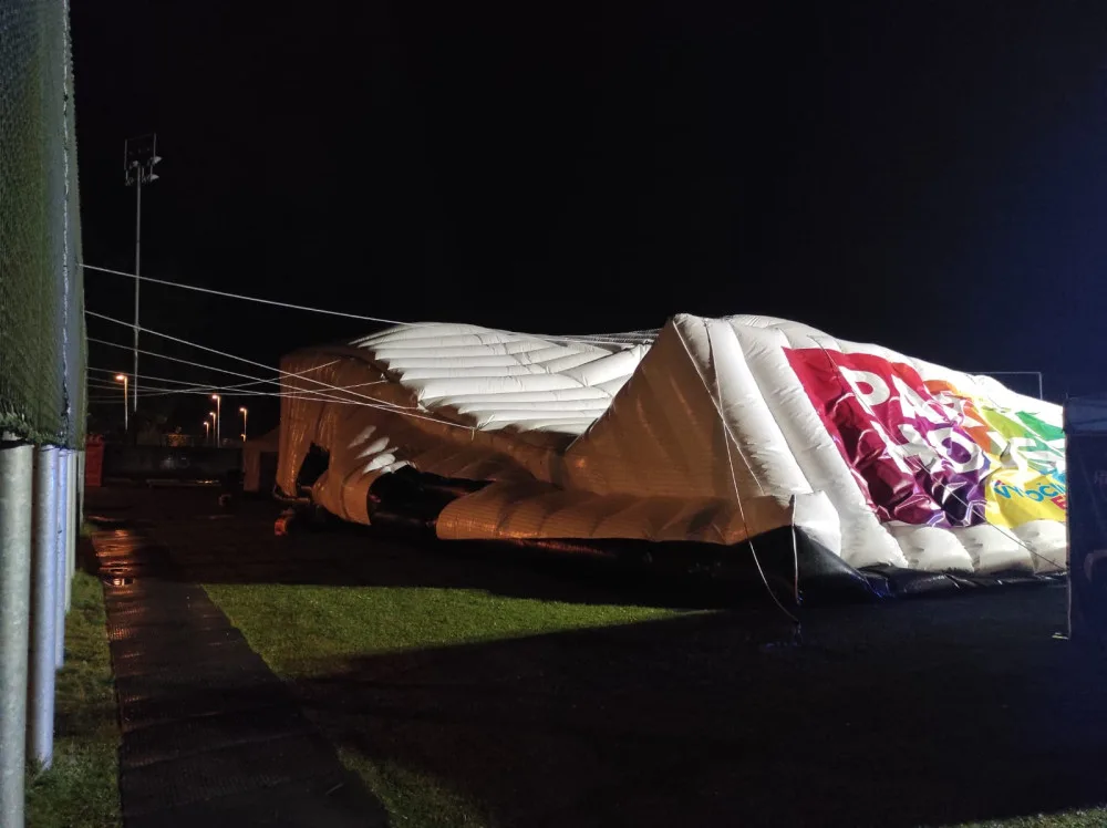 Vítr úřadoval na festivalu v Jihlavě. Spadl tam party stan, zranil několik desítek lidí