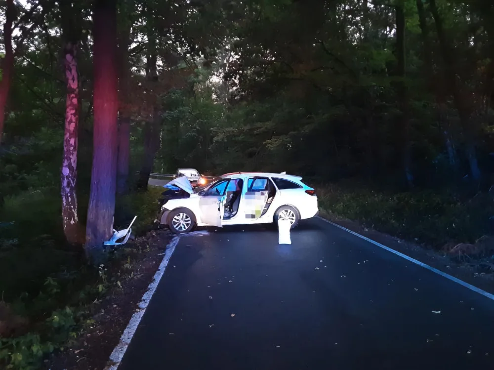 Při nehodě se zranili čtyři osoby. Včetně dítěte, které nejelo v autosedačce. Foto: poskytla Policie ČR