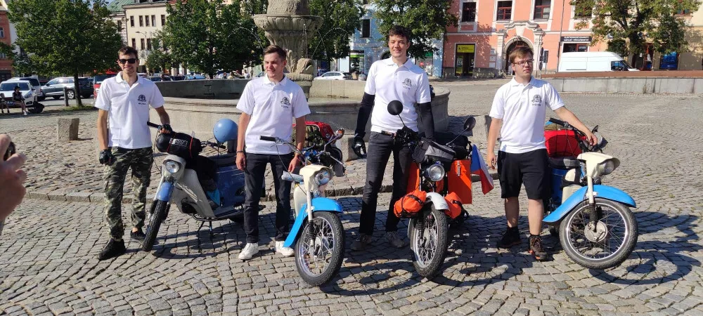Michal Bauer, Vojtěch Bauer, Vojtěch Vácha a  Štěpán Rychlý na startu své cesty