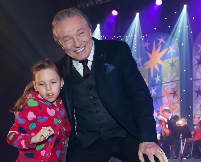 Rodina autistické Lindy shání peníze na novou harfu. Bez ní nemůže na konzervatoř.