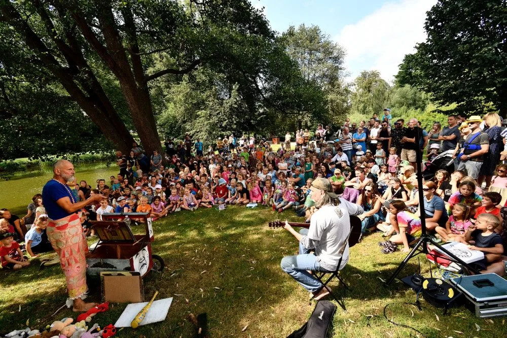 Festival v Telči přilákal asi deset tisíc lidí, úspěch měly i debaty s osobnostmi. Foto: poskytly Prázdniny v Telči