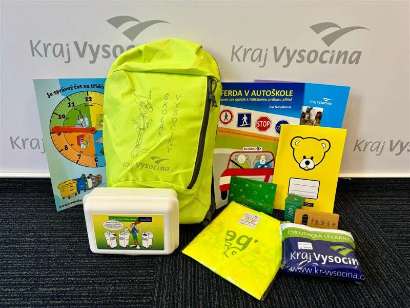 V září usedne do lavic přes pět a půl tisíce prvňáčků, každý z nich dostane bezpečný batůžek. Foto: se souhlasem Kraje Vysočina
