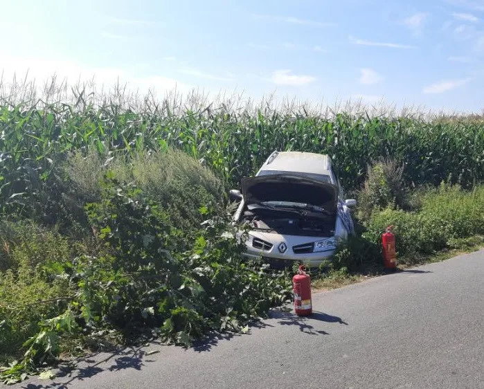 Řidička za jízdy usnula, po havárii letecky zamířila do jihlavské nemocnice. Navíc dostala pokutu. Foto: se souhlasem Policie ČR