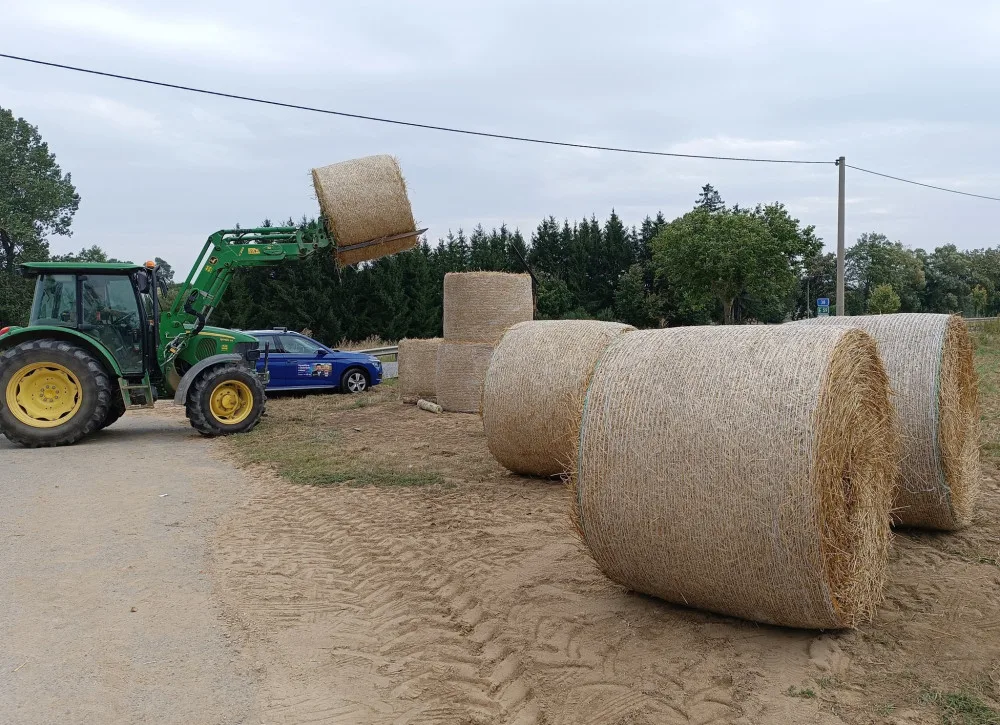 ANKETA: Jubilejní Slamáci v Jakubově. Řidiče i kolemjdoucí hlídá obří Sněhurka se svými trpaslíky