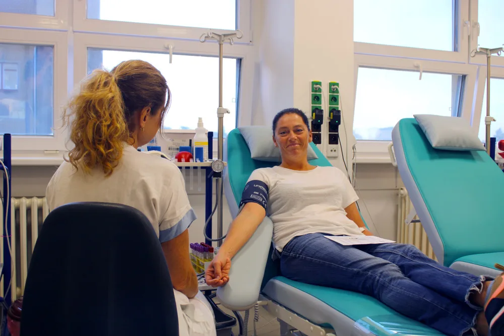 Vzorem pro ostatní. Zaměstnanci jihlavské nemocnice přišli darovat krev, dorazili i nováčci