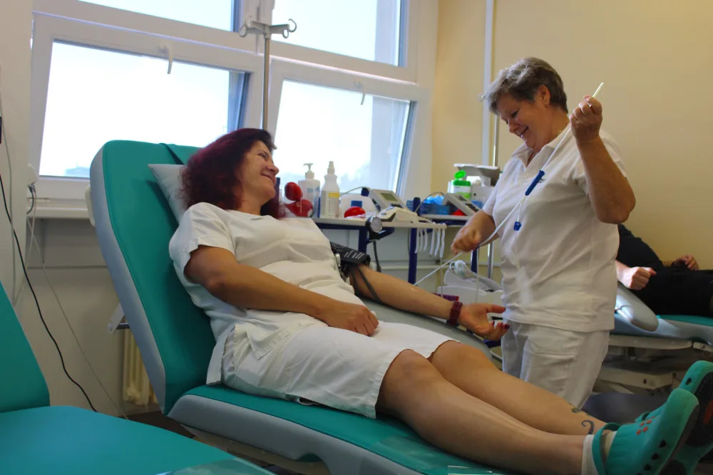 Vzor pro druhé. Zaměstnanci jihlavské nemocnice přišli darovat krev, třetina z nich byli nováčci