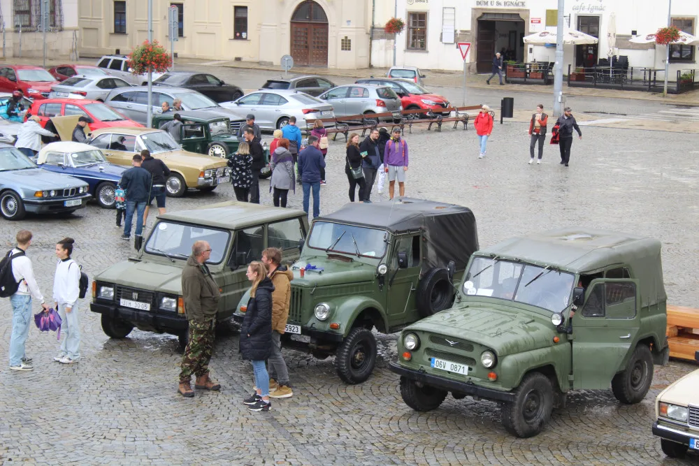 Ježkova jízda projela Jihlavskem už potřetí. Veteránům přálo počasí, sprchlo až v úplném závěru