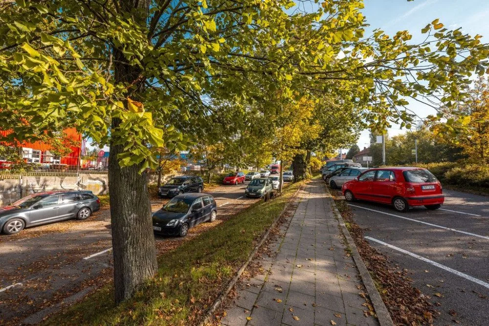 Jihlava pro dojíždějící rozšířila nabídku parkování zdarma