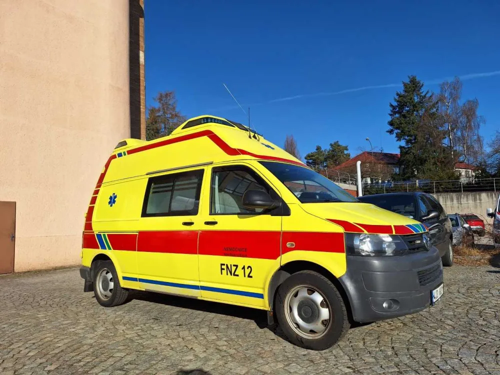 Nemocnice v Novém Městě prodává vysloužilé sanitky. Proběhne aukce