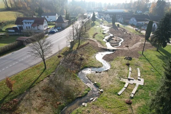 Na Jihlávce v Prostředkovicích přibyly meandry, lidé se k vodě lépe dostanou