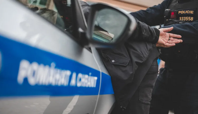 Cizinec o víkendu vyhrožoval své známé, následně jí napadl a poničil auto. Už je ve věznici. Foto: Se svolením Policie ČR