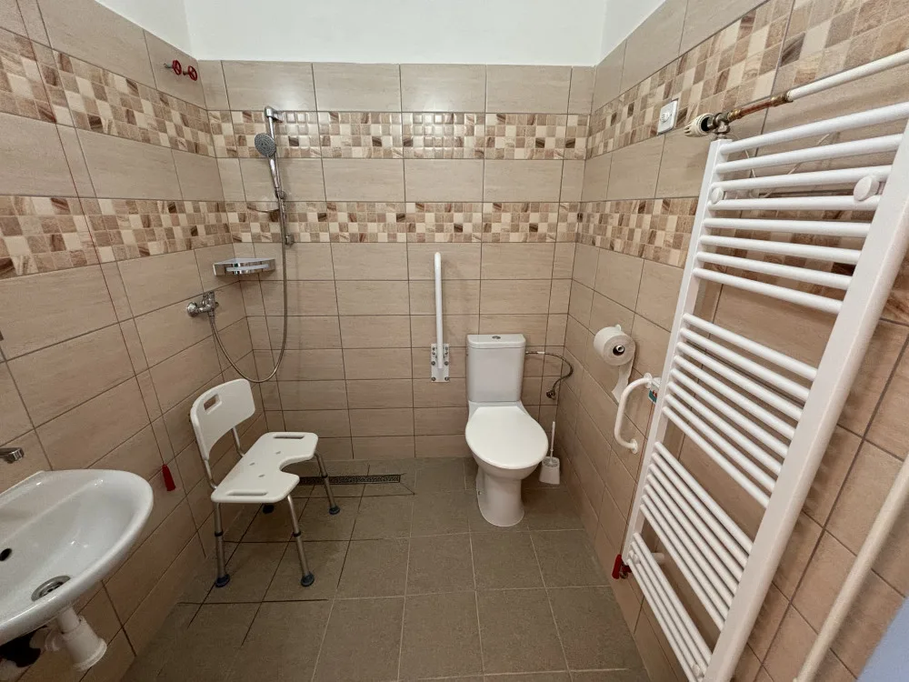 Pacientky na jihlavské gynekologii mají bezbariérovou koupelnu. Foto: Se svolením Nemocnice Jihlava