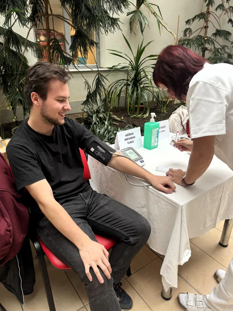 Den diabetu v Nemocnici Pelhřimov přilákal stovky návštěvníků napříč generacemi