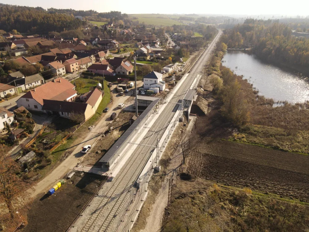 Mezi Vlkovem u Tišnova a Křižanovem po sedmi měsících opět jezdí vlaky. Foto: Se svolením Správy železnic