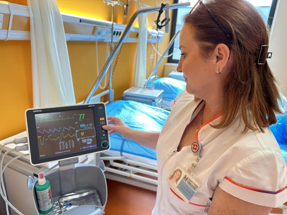 Třebíčská nemocnice disponuje čtyřmi novými multifunkčními monitory. Ulehčí kontrolu pacientů po operaci