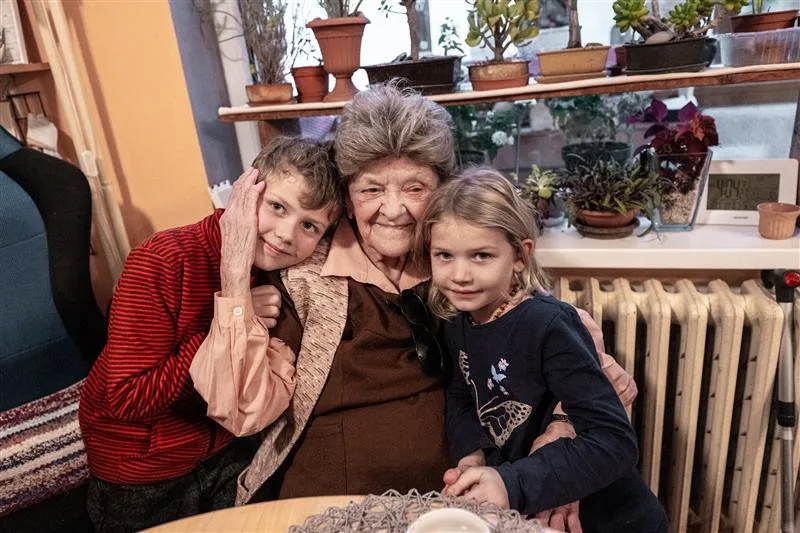 Emílie Fraňová s pravnoučaty. Foto: Se svolením Města Jihlava