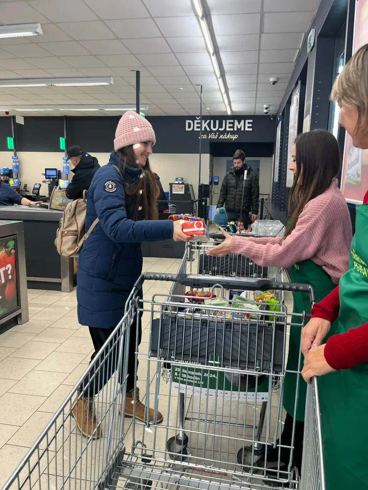 Sbírka potravin byla v Jihlavě úspěšná, vybralo se 2 207 kilo darovaných věcí. Foto: Se svolením Oblastní charity Jihlava