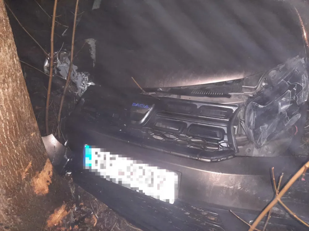 Senior za volantem nezvládl řízení, měl téměř dvě promile. Po nehodě musel do nemocnice. Foto: Se svolením Policie ČR