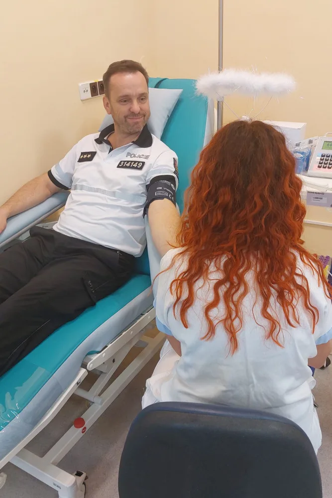 Policisté dálničního oddělení ve Velkém Beranově chějí jít příkladem, hromadně darovali krev