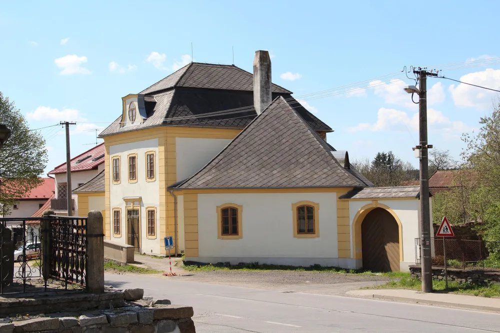 Ostrov nad Oslavou, foto: santini.cz