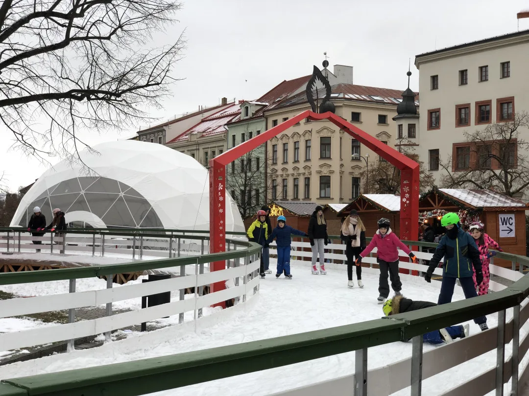 Nový vyhřívaný stan, který v Jihlavě nelze přehlédnout, nabídne ještě kino, divadlo i koncert