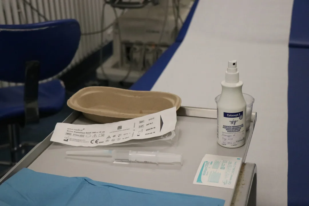 VIDEO: Lékaři v novoměstské nemocnici umí odhalit nádor prsu pomocí magnetického zrna. Jako první v kraji