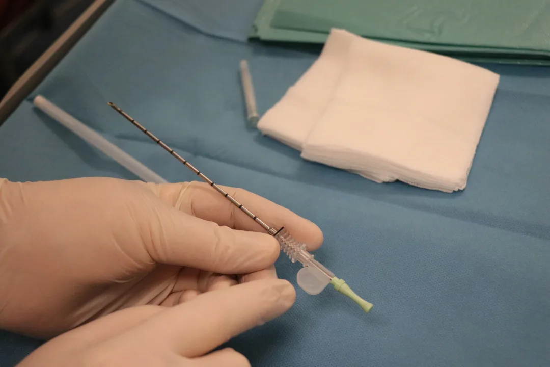 VIDEO: Lékaři v novoměstské nemocnici umí odhalit nádor prsu pomocí magnetického zrna. Jako první v kraji