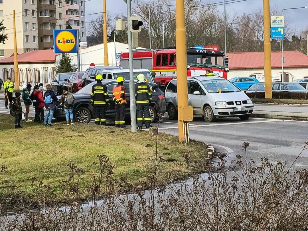 Za pátečním kolapsem dopravy v Jihlavě stála nehoda tří aut, ostrůvek u Lidlu byl terčem kritiky- Foto: Se svolením Davida Trojáka