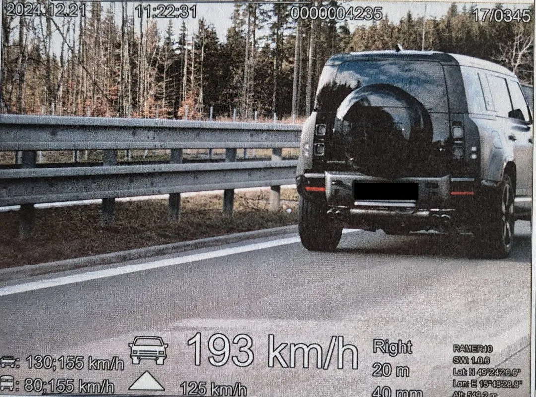 Řidič se řítil po D1 téměř dvousetkilometrovou rychlostí. Na místě přišel o papíry