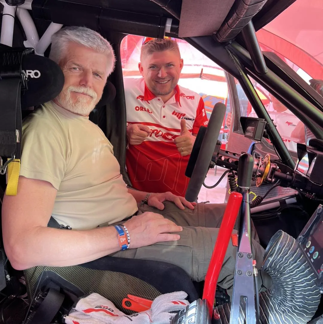 Martin Prokop startuje do své desáté Rally Dakar. Štěstí mu přišel popřát i prezident Petr Pavel. Foto: Martin Prokop (facebook)