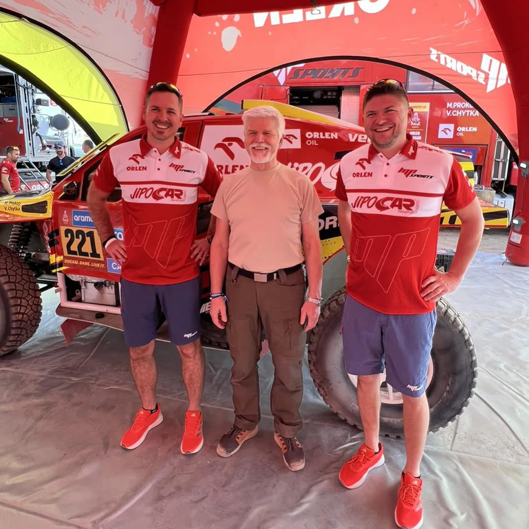 Martin Prokop startuje do své desáté Rally Dakar. Štěstí mu přišel popřát i prezident Petr Pavel