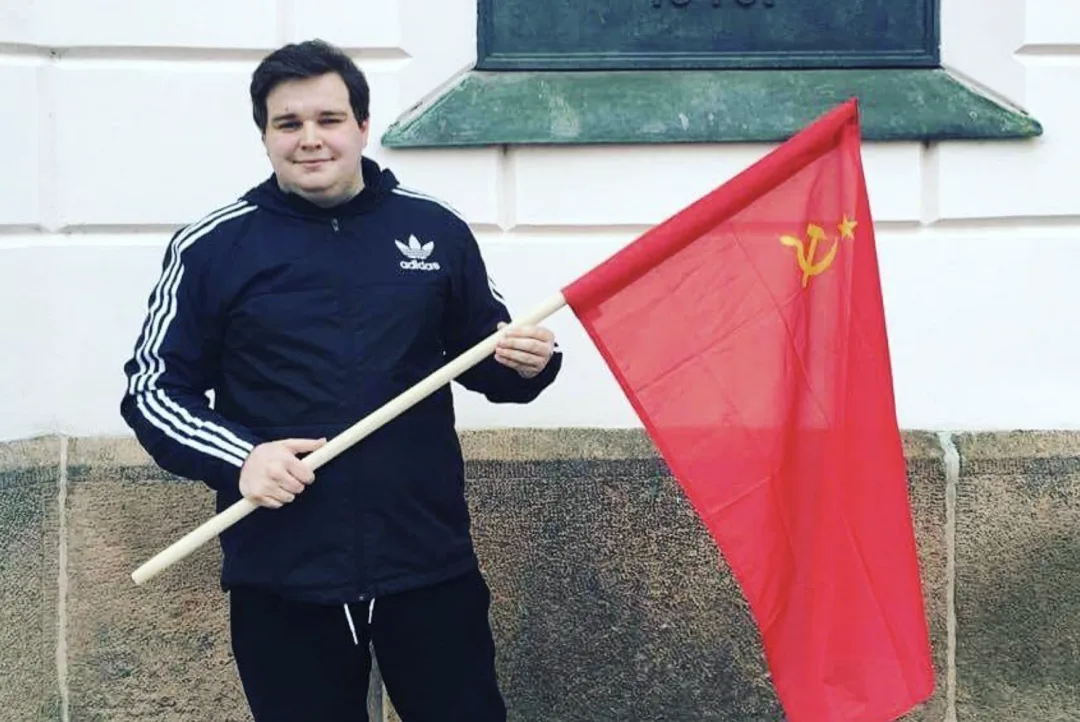 Komunista zesměšňuje popravu Horákové nebo smrt Palacha. Bolševický prase, píší lidé v komentářích