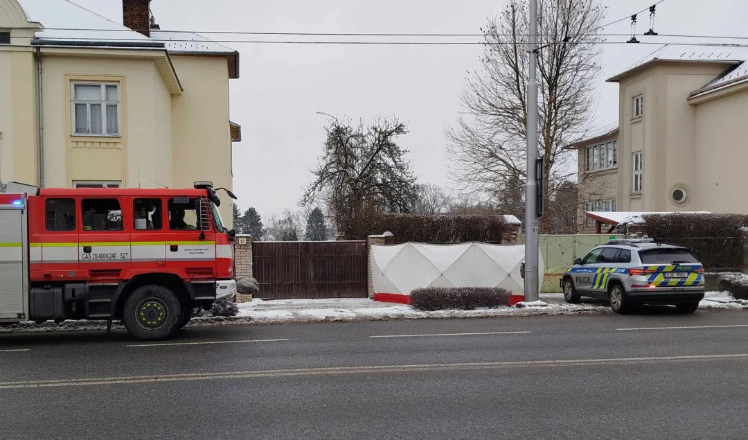 Úmrtí přímo na chodníku. Žena zkolabovala před jihlavským autobusákem, pokusy o resuscitaci nebyly úspěšné