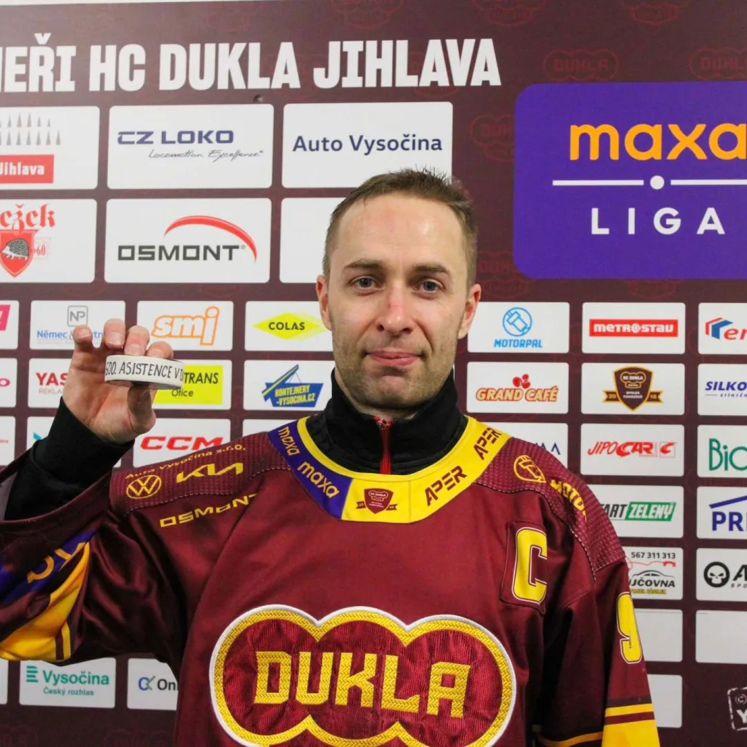 Tomáš Čachotský nedávno oslavil 600 asistencí, v derby pokořil milník 900 bodů v barvách Dukly. Foto: Se svolením HC Dukla Jihlava