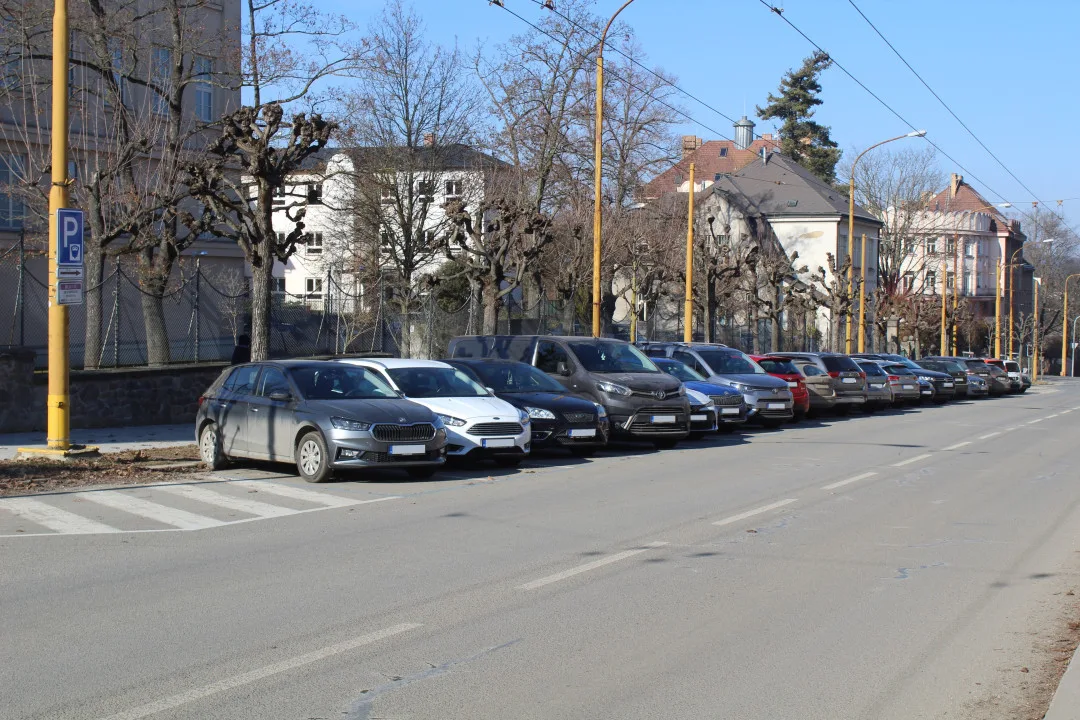 Parkování v Jihlavě III: Třída Legionářů je oblíbená a levná, ještě letos tam otevře nový parkovací dům