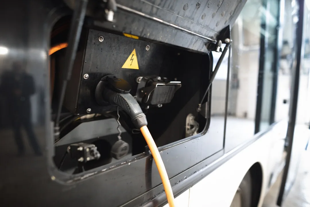 V Třebíči a Žďáru jezdí elektrobusy, Jihlava jde cestou parciálních trolejbusů a autobusů na bioplyn