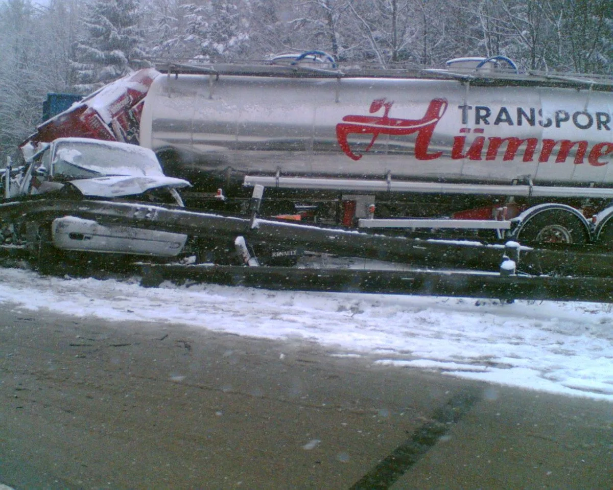 Sedmnáct let od největší hromadné nehody na D1, ve vánici se stalo 93 nehod. Uvízly tam i dva tisíce kamionů