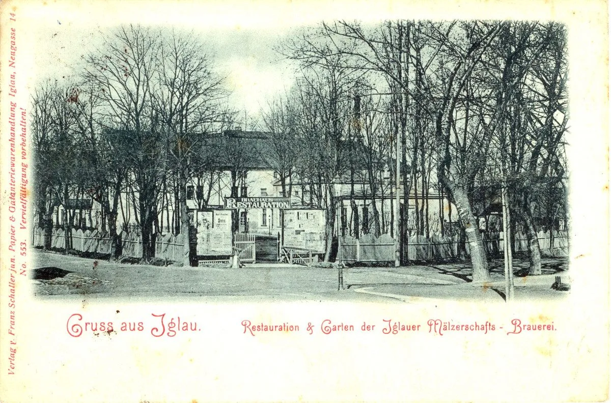 Jihlavský pivovar od jihovýchodu se zahradou. Dobová pohlednice zachycuje podobu pivovaru před rokem 1924. Reprofoto: poskytl Stanislav Jelínek
