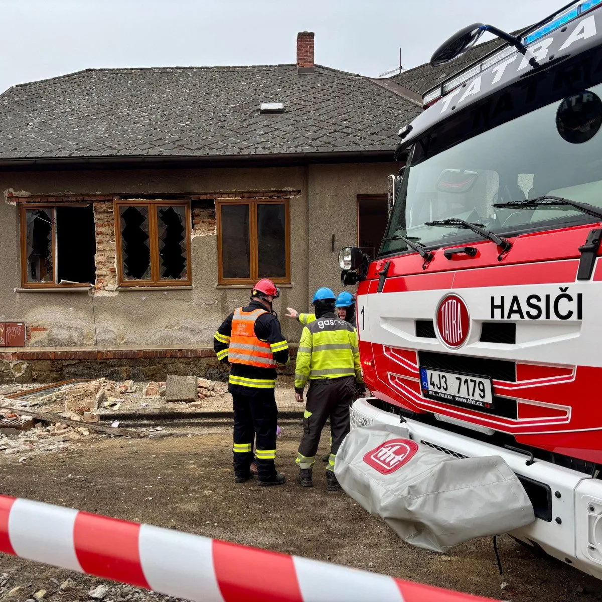 Havlíčkobrodská kočičí kavárna zažila explozi, dům musí jít k zemi, naznal statik. Všechny kočky jsou v pořádku