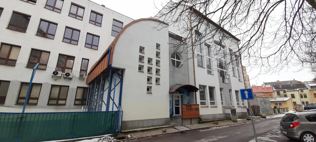 Jihlavský Vrakbar z ekonomických důvodů končí. Mladým lidem bude od května pomáhat Erko