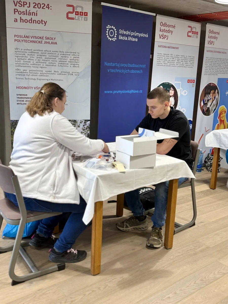 Zachránce nejen pro Madlenku se hledal i v Jihlavě. Zájem o darování kostní dřeně je enormní